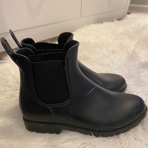 Black Chelsea rain boots